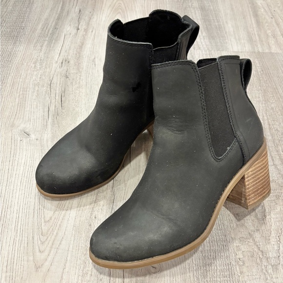 Toms Black Leather Evelyn Chelsea Ankle Boots Size 6 - Picture 2 of 6